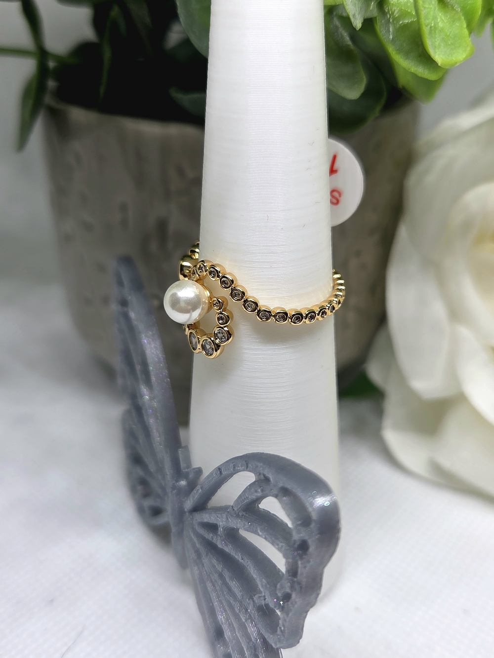BP Ceramic Pearl & Crystal Spiral Ring  On Gold Plating - Picture 2 of 4